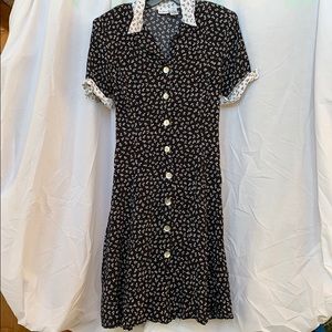 Women’s sz 10 black & white floral dress
